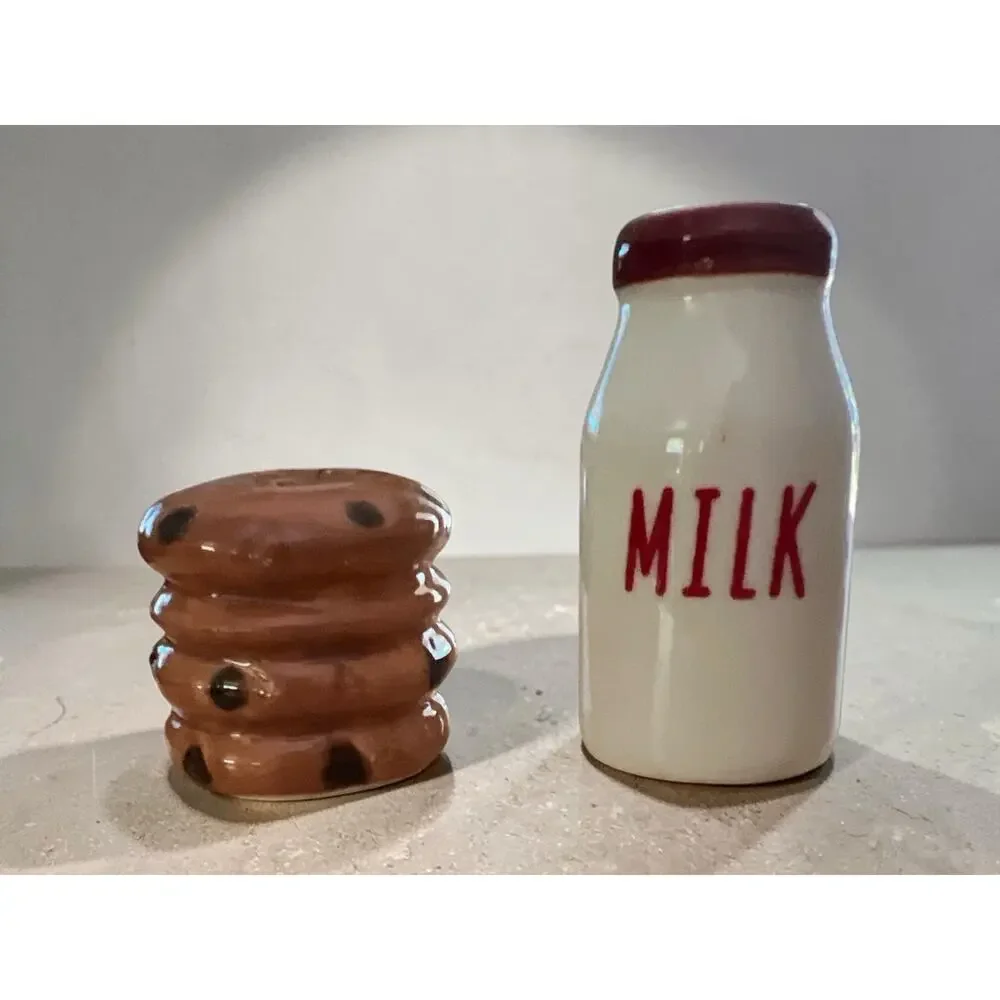 Cracker Barrel Milk And Cookies Salt And Pepper Shakers Holiday 2025 Christmas